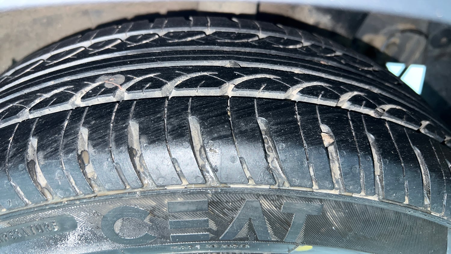 Used 2017 Hyundai Grand i10 Sportz (O) AT 1.2 Kappa VTVT Petrol Automatic tyres LEFT REAR TYRE TREAD VIEW