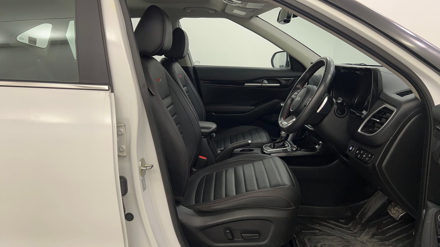 Used 2023 Kia Seltos GTX Plus 1.5 Diesel AT Diesel Automatic interior RIGHT SIDE FRONT DOOR CABIN VIEW