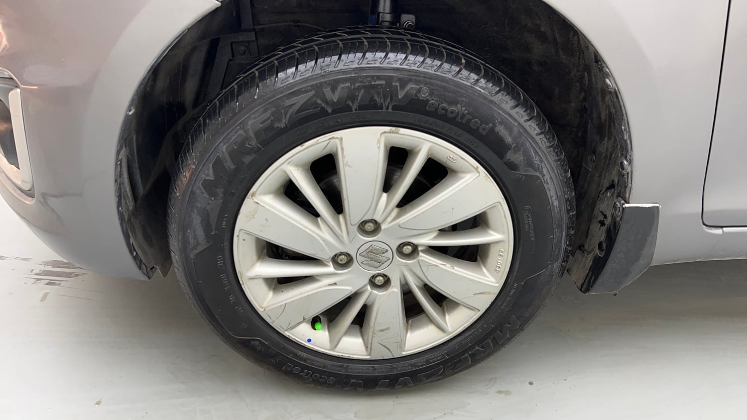Used 2015 Maruti Suzuki Swift ZXi Petrol Manual tyres LEFT FRONT TYRE RIM VIEW