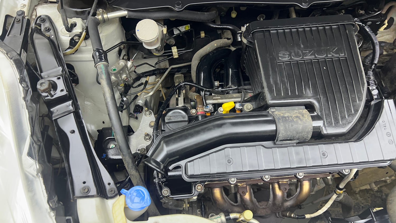 Used 2016 Maruti Suzuki Swift Lxi (O) Petrol Manual engine ENGINE RIGHT SIDE VIEW