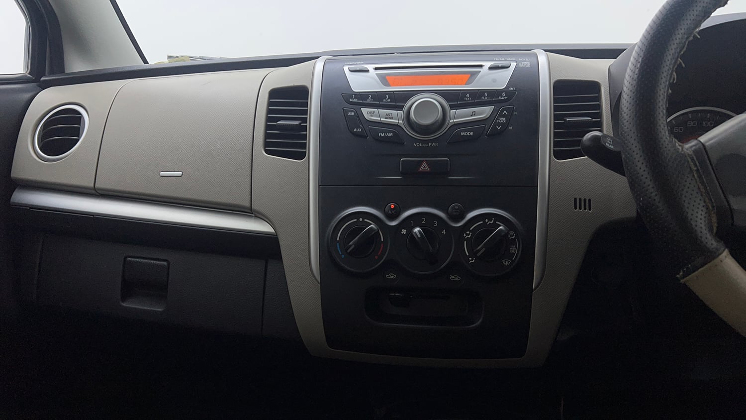 Used 2015 Maruti Suzuki Wagon R VXI Petrol Manual interior MUSIC SYSTEM & AC CONTROL VIEW