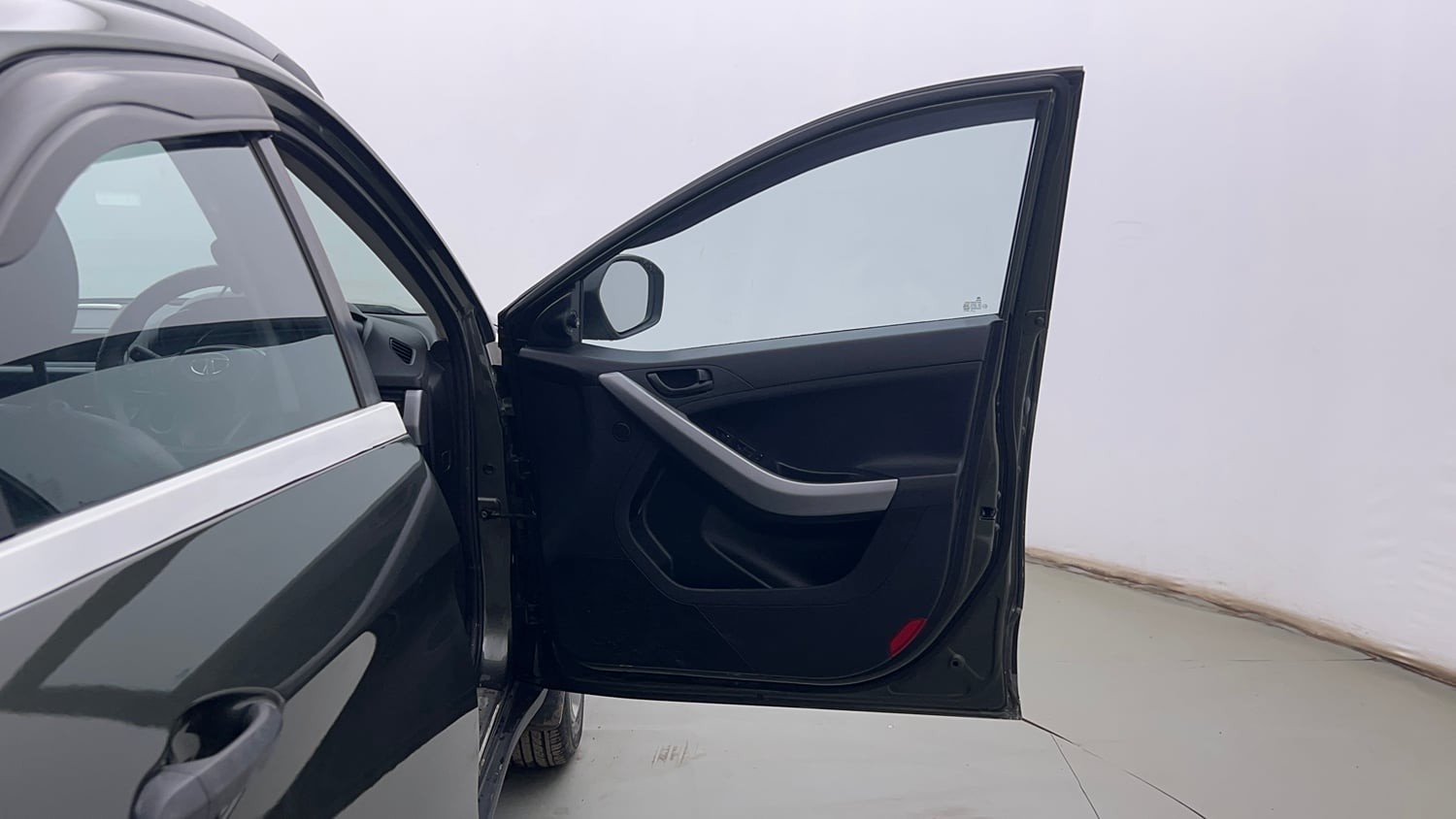 Used 2022 Tata Nexon XM (S) Petrol Manual interior RIGHT FRONT DOOR OPEN VIEW