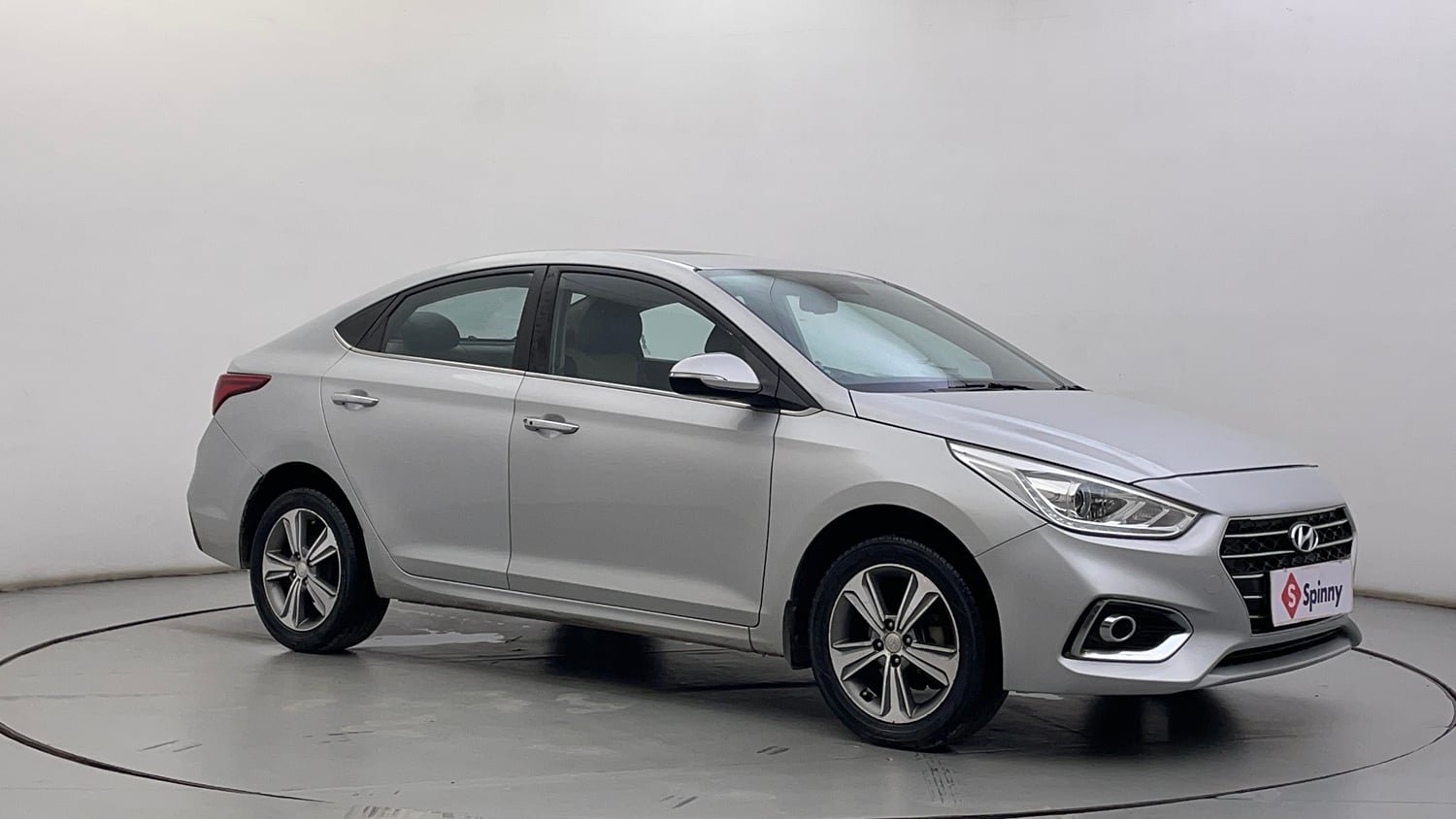 Used 2018 Hyundai Verna SX (O) 1.6 VTVT AT Petrol Automatic exterior RIGHT FRONT CORNER VIEW