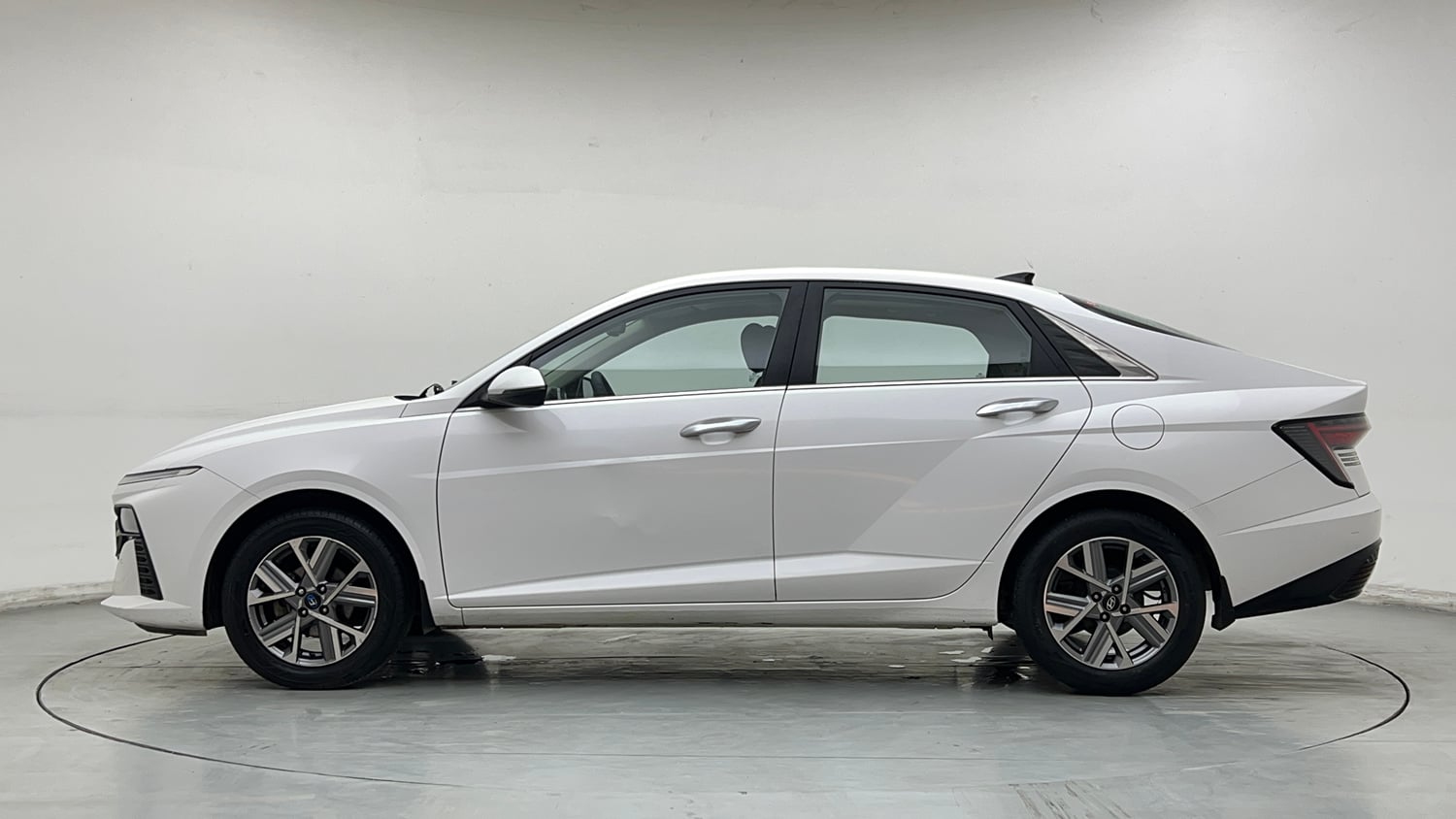 Used 2024 Hyundai Verna SX 1.5 Petrol MT Petrol Manual exterior LEFT SIDE VIEW