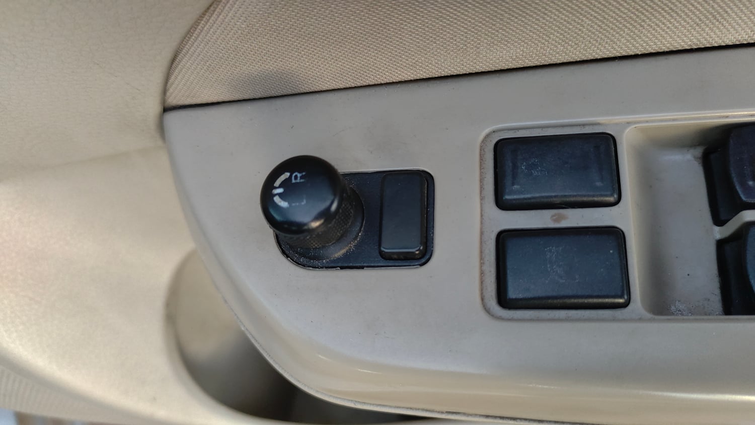 Used 2015 Maruti Suzuki Swift Dzire VXI Petrol Manual top_features Adjustable ORVM