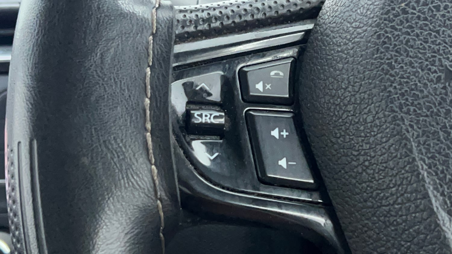 Used 2018 Tata Tiago Revotron XZ Petrol Manual top_features Steering mounted controls