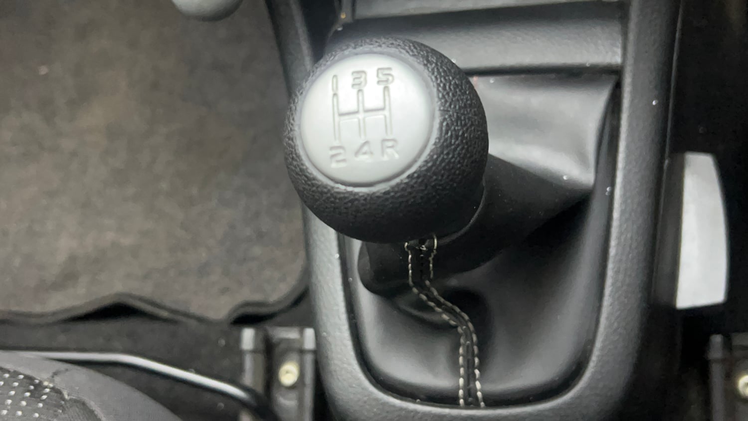 Used 2016 Maruti Suzuki Swift Lxi (O) Petrol Manual interior GEAR  KNOB VIEW