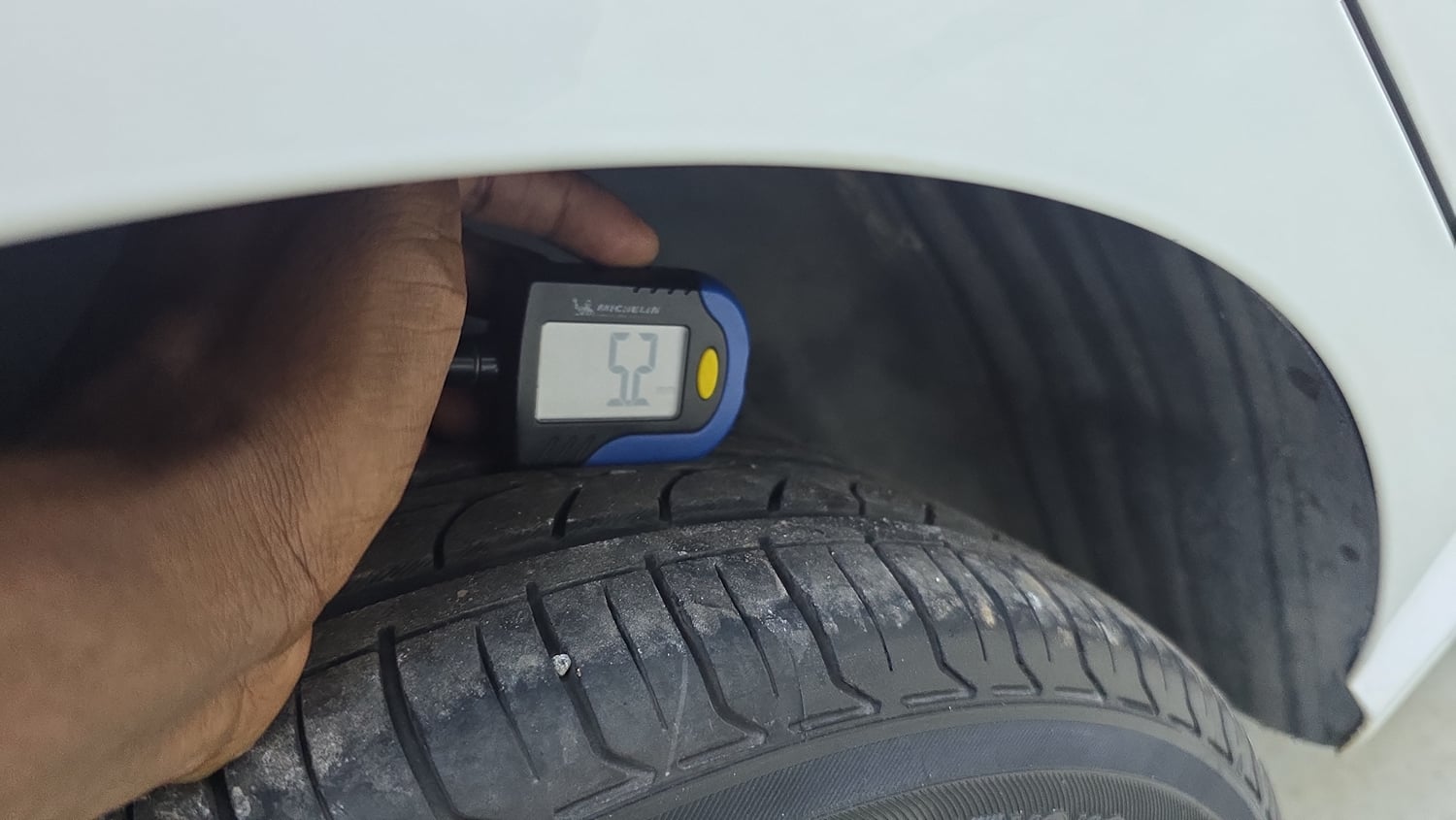 Used 2018 Volkswagen Polo Highline Plus 1.0 (P) 16 Alloy Petrol Manual tyres RIGHT REAR TYRE TREAD VIEW