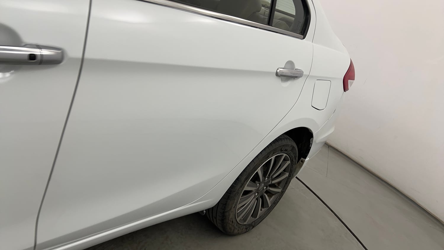 Used 2019 Maruti Suzuki Ciaz Alpha Hybrid 1.5 Petrol Manual dents MINOR SCRATCH