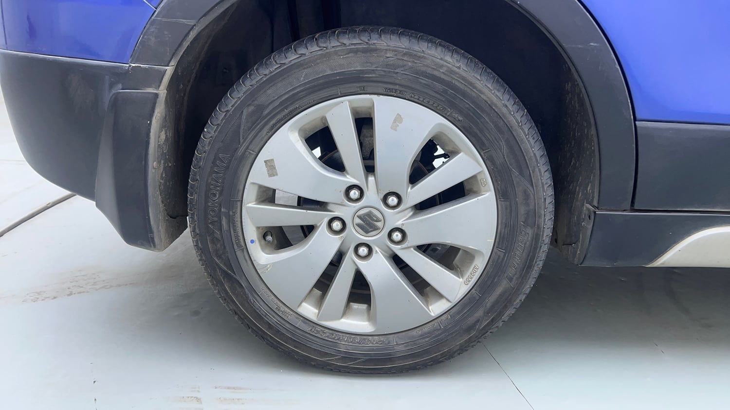 Used 2016 Maruti Suzuki S-Cross Alpha 1.3 Diesel Manual tyres RIGHT REAR TYRE RIM VIEW
