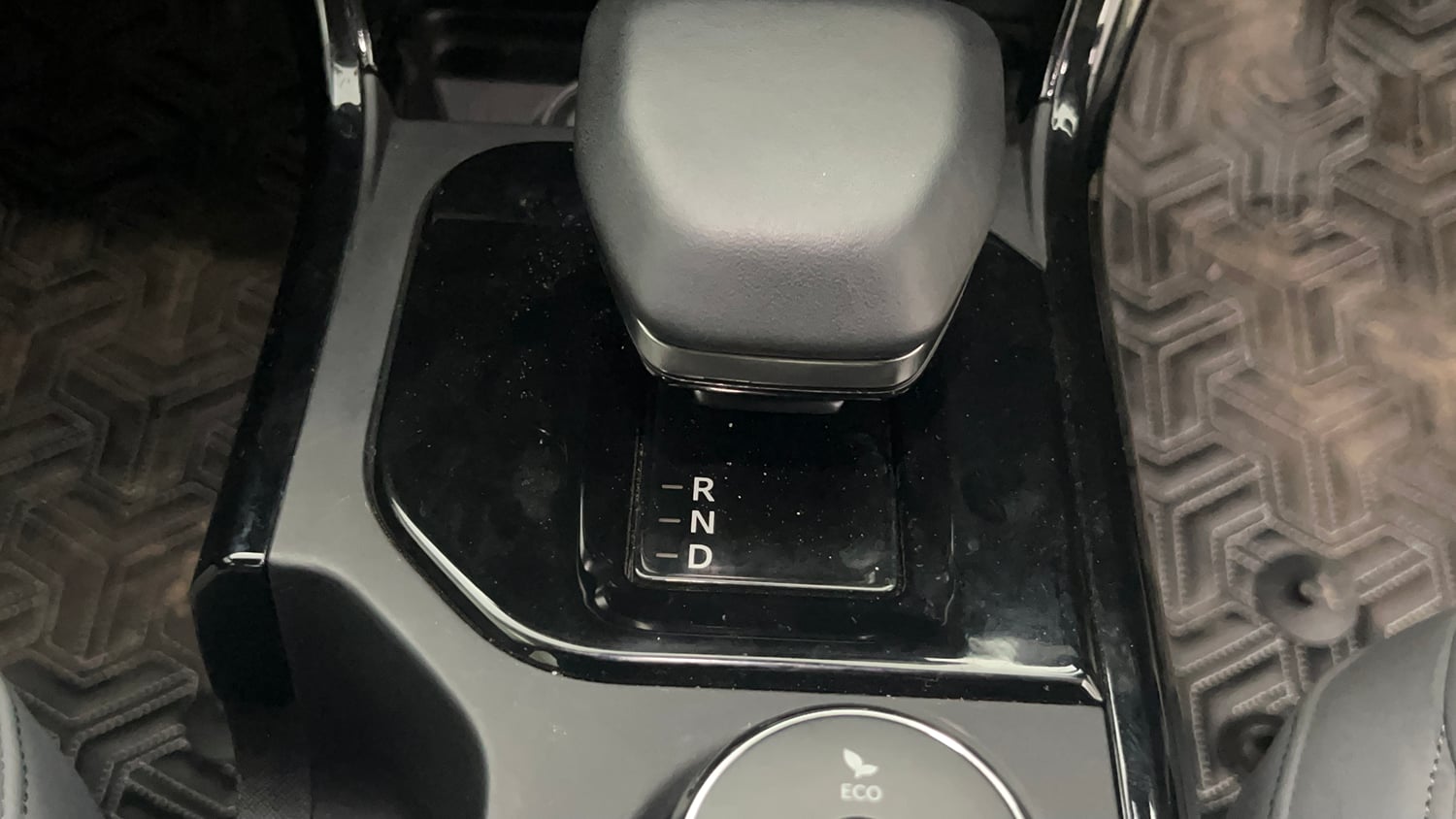 Used 2025 Tata Nexon Fearless Plus (PS) 1.5 Diesel 6AMT Dual Tone Diesel Automatic interior GEAR  KNOB VIEW