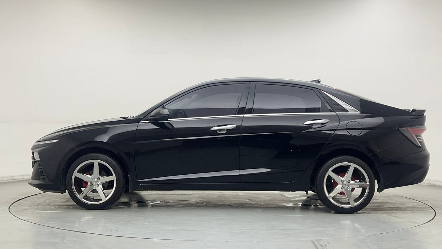 Used 2025 Hyundai Verna SX 1.5 Petrol MT Petrol Manual exterior LEFT SIDE VIEW