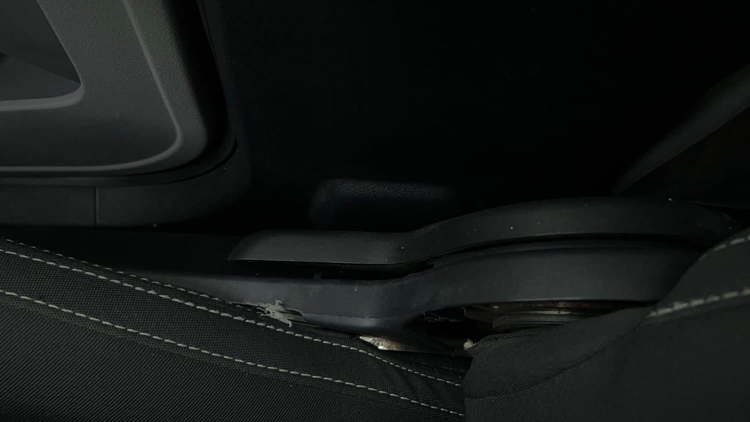 Used 2023 Tata Tiago XT (O) Petrol Manual top_features Driver height adjustable seat