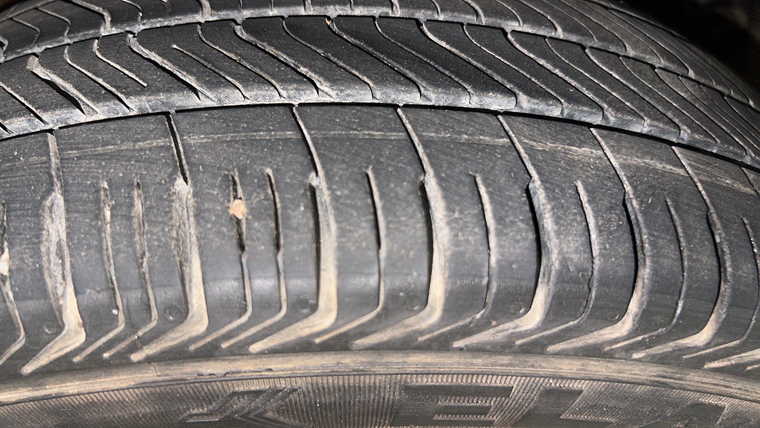 Used 2014 Hyundai Xcent S 1.2 Petrol Manual tyres RIGHT FRONT TYRE TREAD VIEW
