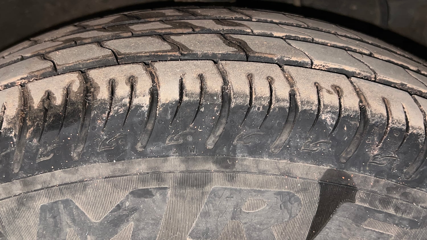 Used 2024 Mahindra XUV 3XO AX5 1.2 Petrol Petrol Manual tyres RIGHT FRONT TYRE TREAD VIEW