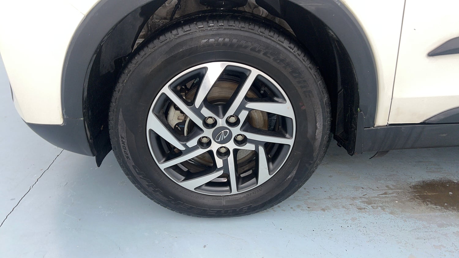 Used 2022 Mahindra XUV 300 W8 (O) 1.2 Petrol Petrol Manual tyres LEFT FRONT TYRE RIM VIEW