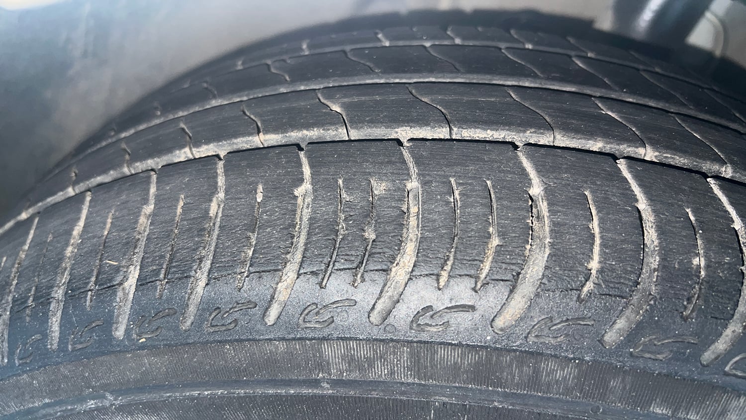 Used 2023 Tata Tiago XT (O) Petrol Manual tyres RIGHT FRONT TYRE TREAD VIEW