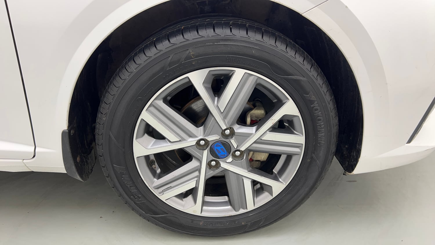 Used 2024 Hyundai Verna SX 1.5 Petrol MT Petrol Manual tyres RIGHT FRONT TYRE RIM VIEW