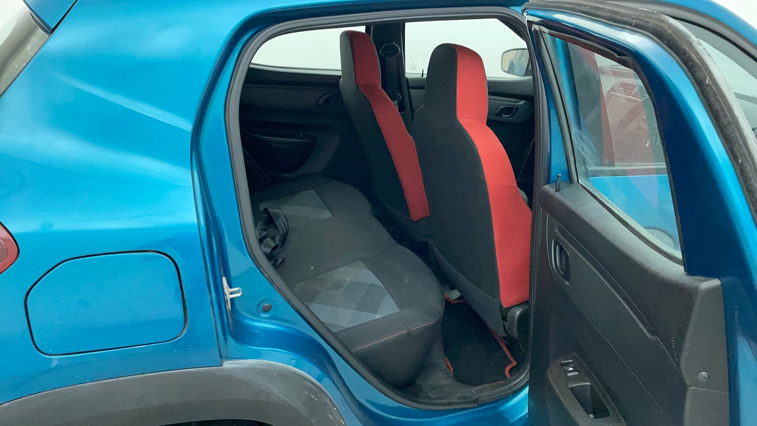 Used 2022 Renault Kwid RXT 1.0 AMT Petrol Automatic interior RIGHT SIDE REAR DOOR CABIN VIEW