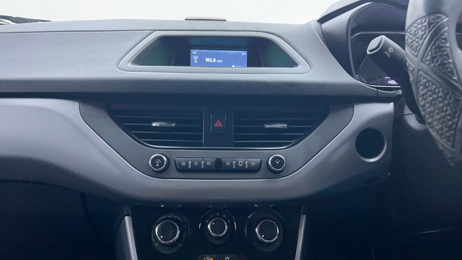Used 2022 Tata Nexon XM (S) Petrol Manual interior MUSIC SYSTEM & AC CONTROL VIEW
