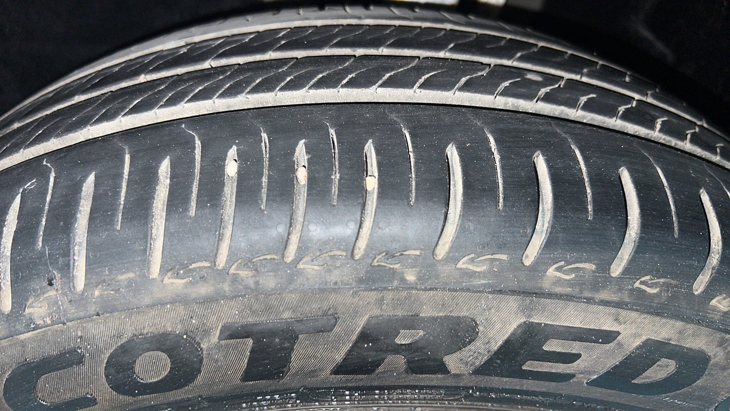 Used 2025 Tata Altroz Creative S Petrol 5AMT Petrol Automatic tyres LEFT FRONT TYRE TREAD VIEW