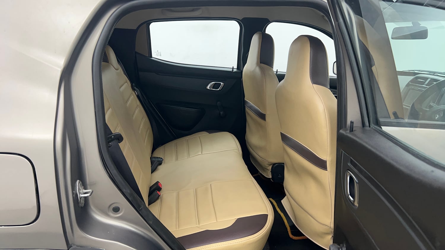 Used 2019 Renault Kwid RXT (O) 1.0 SCE Edition Petrol Manual interior RIGHT SIDE REAR DOOR CABIN VIEW