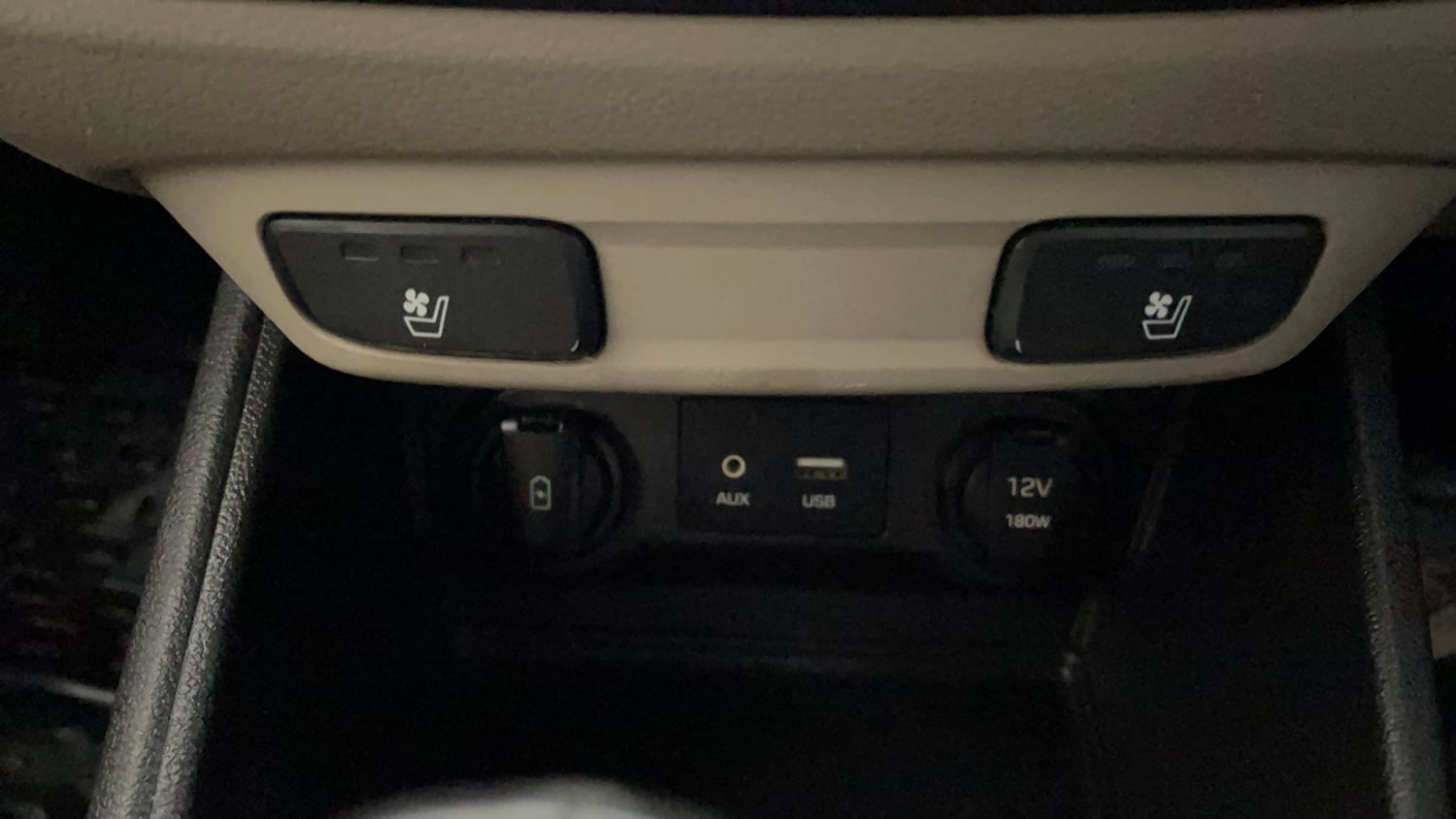 Used 2018 Hyundai Verna SX (O) 1.6 VTVT AT Petrol Automatic top_features Ventilated seats