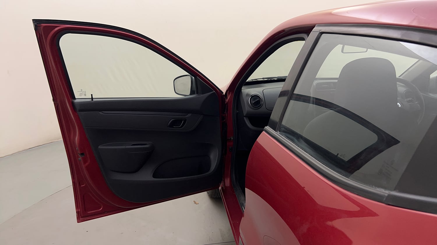 Used 2017 Renault Kwid 1.0 RXT AMT Opt Petrol Automatic interior LEFT FRONT DOOR OPEN VIEW