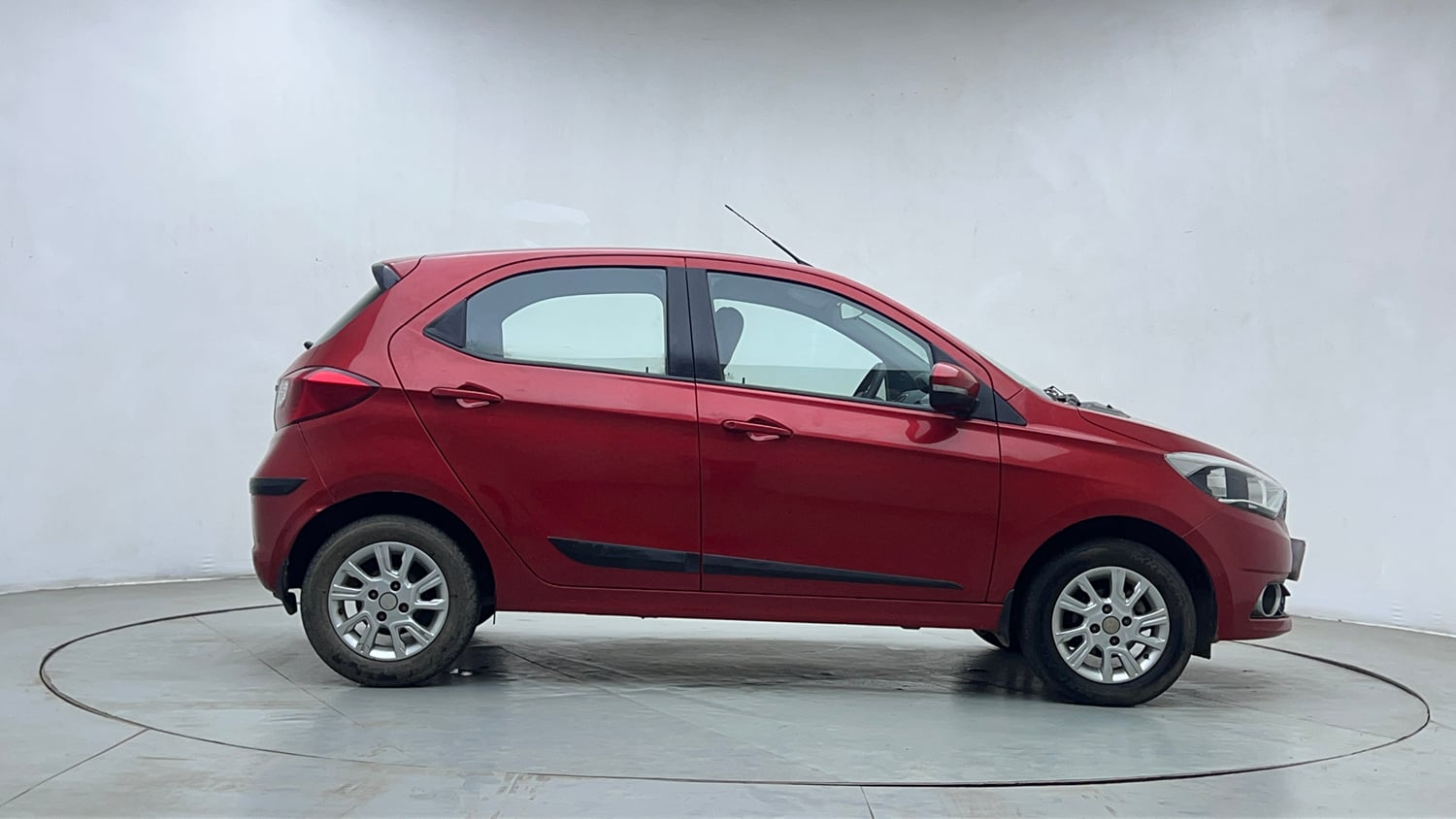 Used 2018 Tata Tiago Revotron XZA Petrol Automatic exterior RIGHT SIDE VIEW