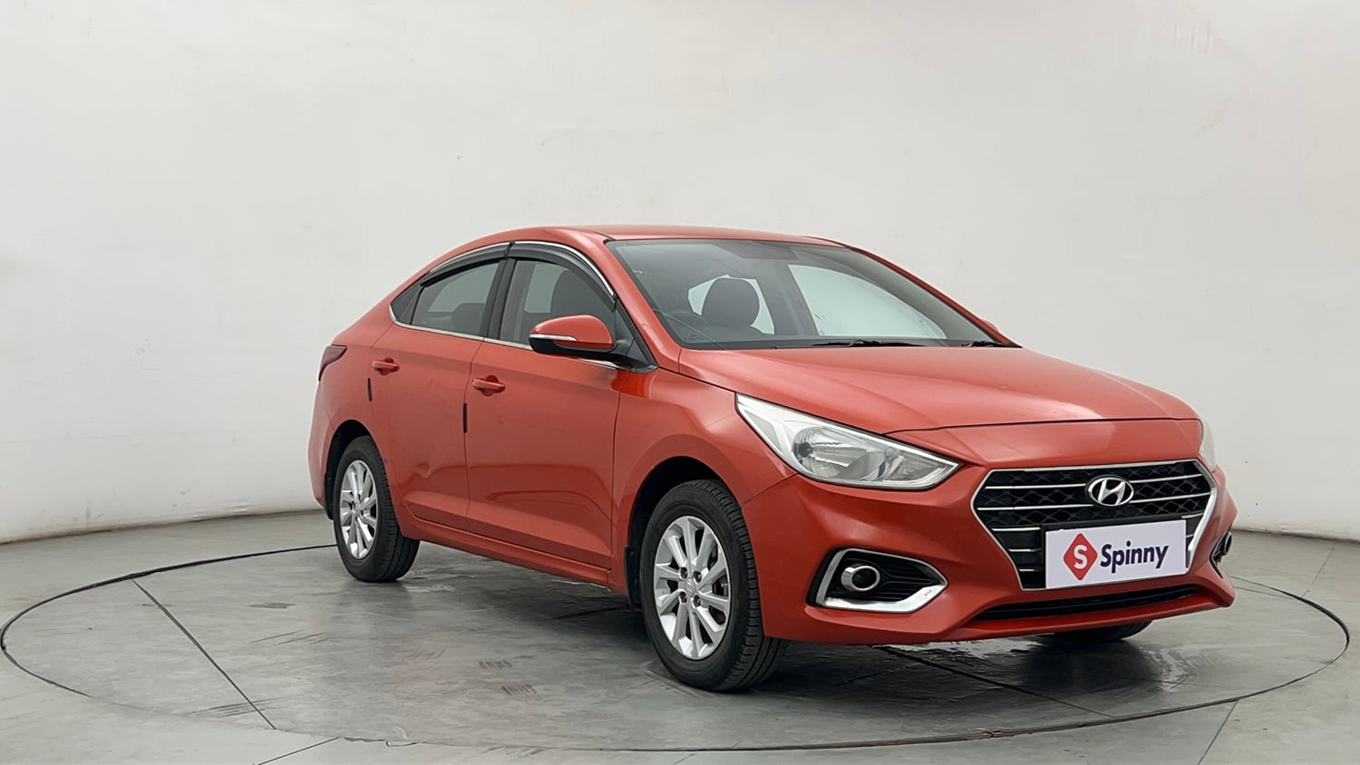 Used 2018 Hyundai Verna EX 1.6 VTVT AT Petrol Automatic exterior RIGHT FRONT CORNER VIEW