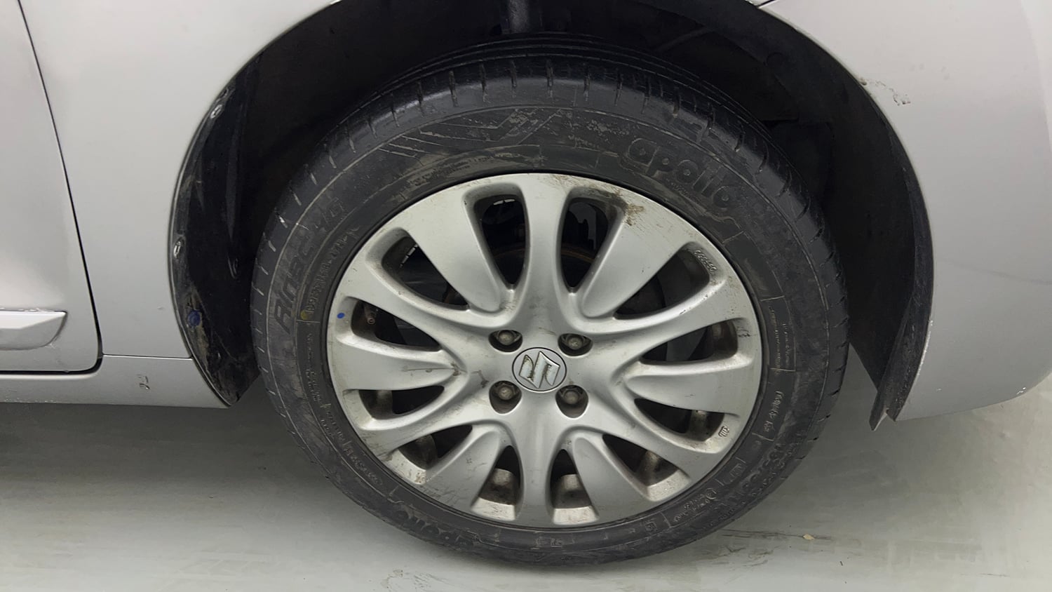 Used 2017 Maruti Suzuki Baleno Alpha 1.2 Petrol Manual tyres RIGHT FRONT TYRE RIM VIEW