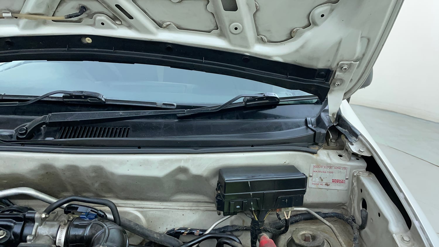 Used 2021 Maruti Suzuki Alto 800 LXi (O) Petrol Manual engine ENGINE LEFT SIDE HINGE & APRON VIEW