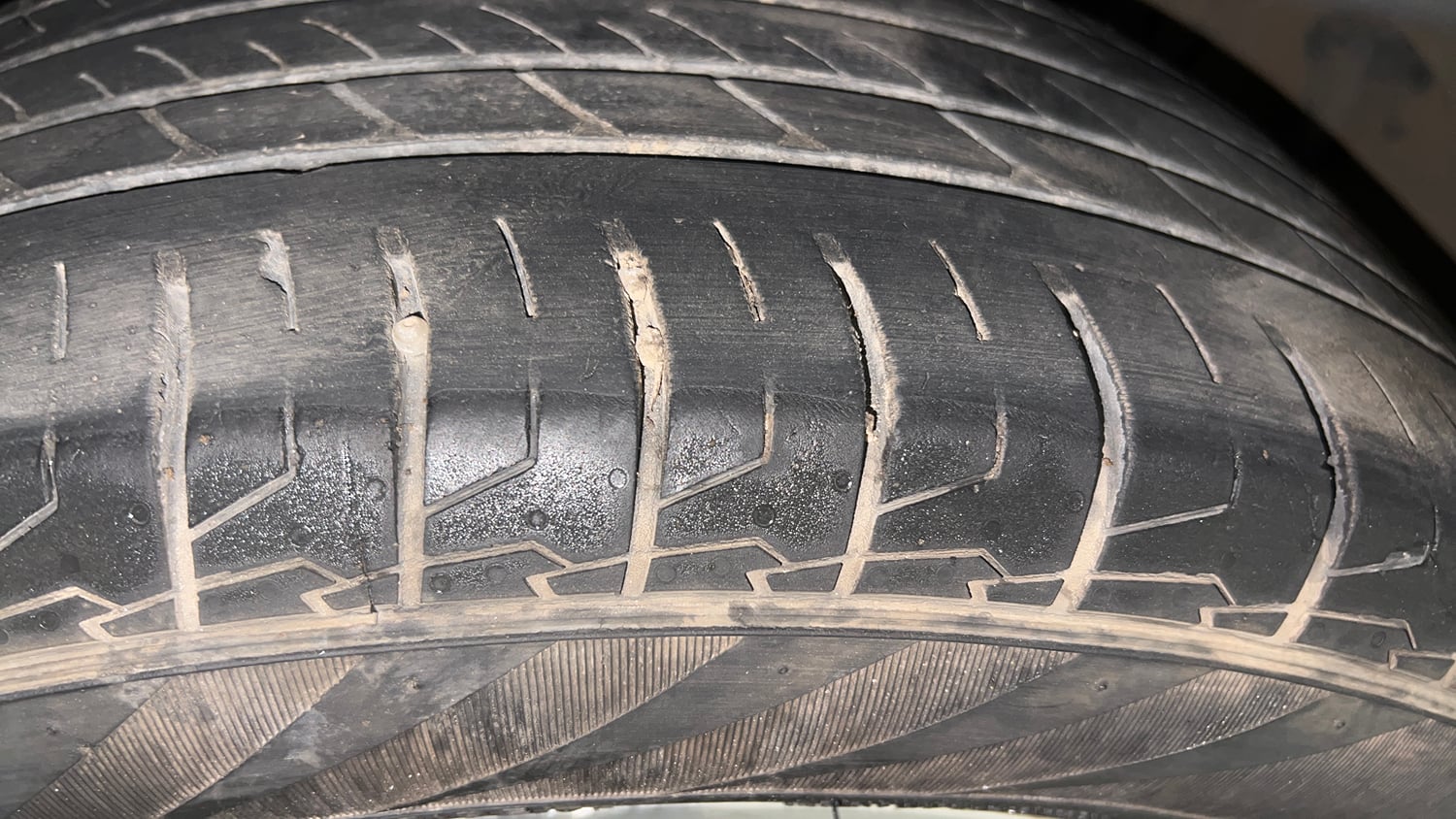 Used 2022 Hyundai Creta SX (O) 1.4 Turbo 7 DCT Petrol Automatic tyres RIGHT FRONT TYRE TREAD VIEW