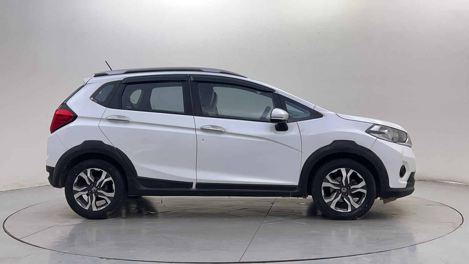 Used 2017 Honda WR-V VX MT Petrol Petrol Manual exterior RIGHT SIDE VIEW