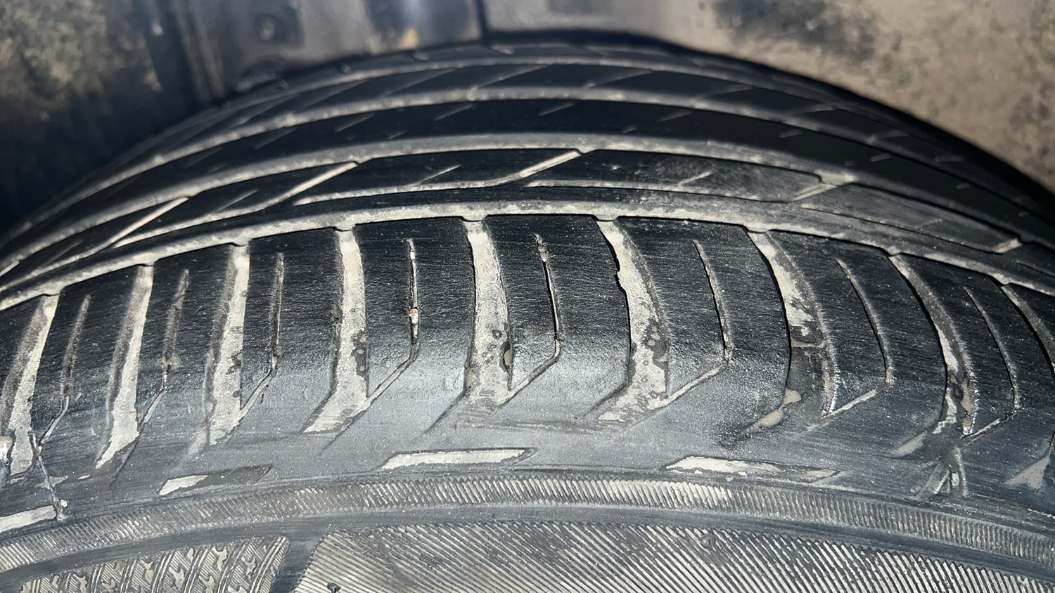 Used 2022 Jeep Compass Model S (O) 1.4 Petrol DCT Petrol Automatic tyres RIGHT REAR TYRE TREAD VIEW