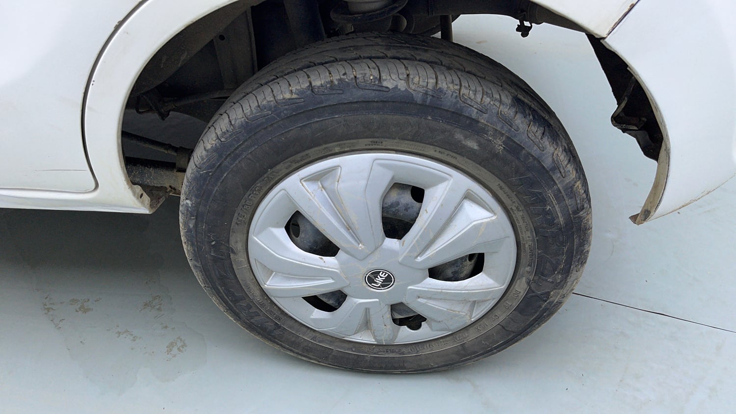 Used 2013 Maruti Suzuki Alto 800 Lxi CNG Cng Manual tyres LEFT REAR TYRE RIM VIEW