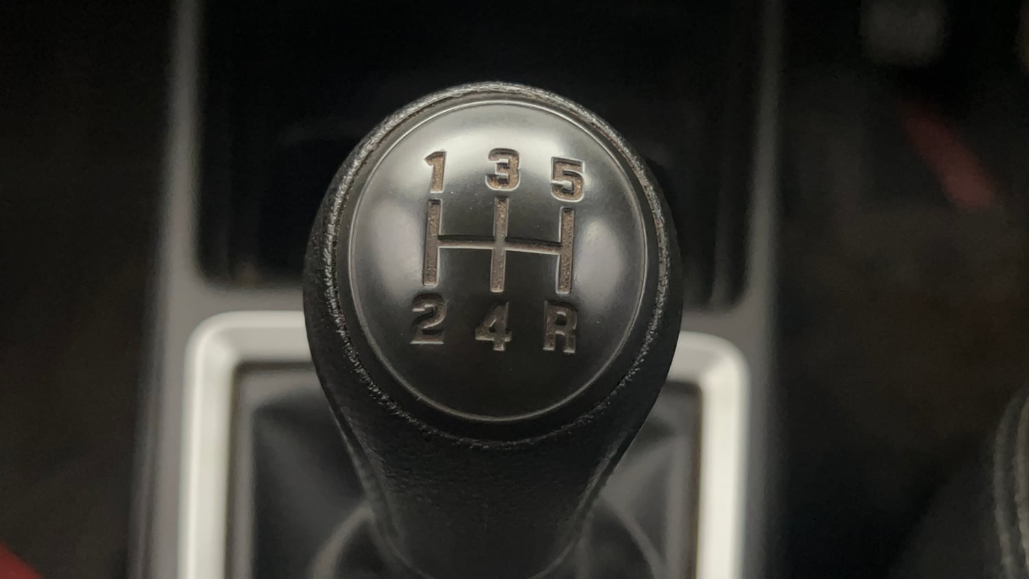 Used 2021 Maruti Suzuki Swift LXi Petrol Manual interior GEAR  KNOB VIEW