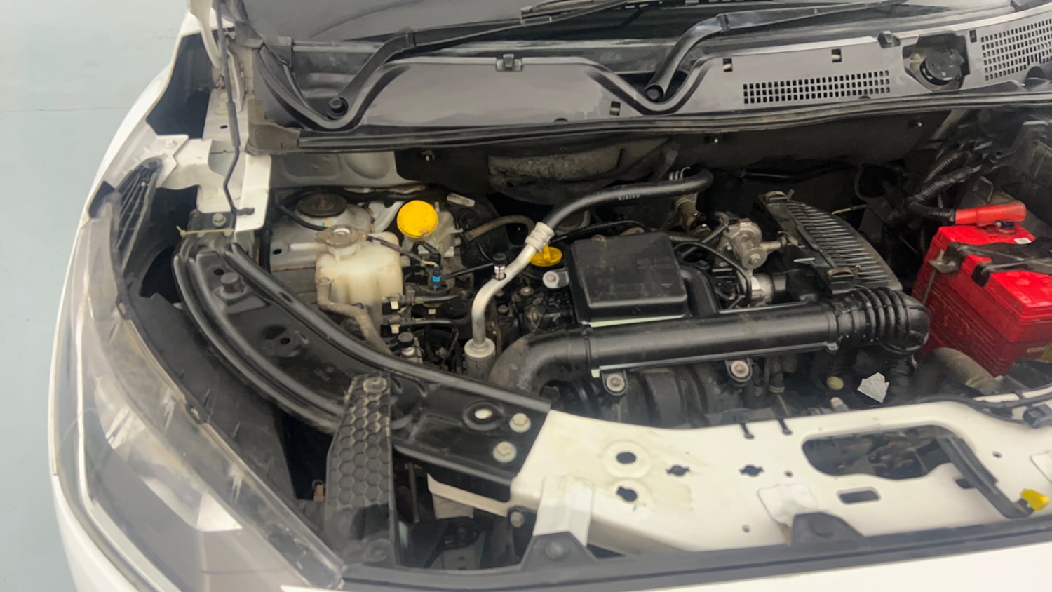 Used 2021 Nissan Magnite XL Petrol Manual engine ENGINE RIGHT SIDE VIEW