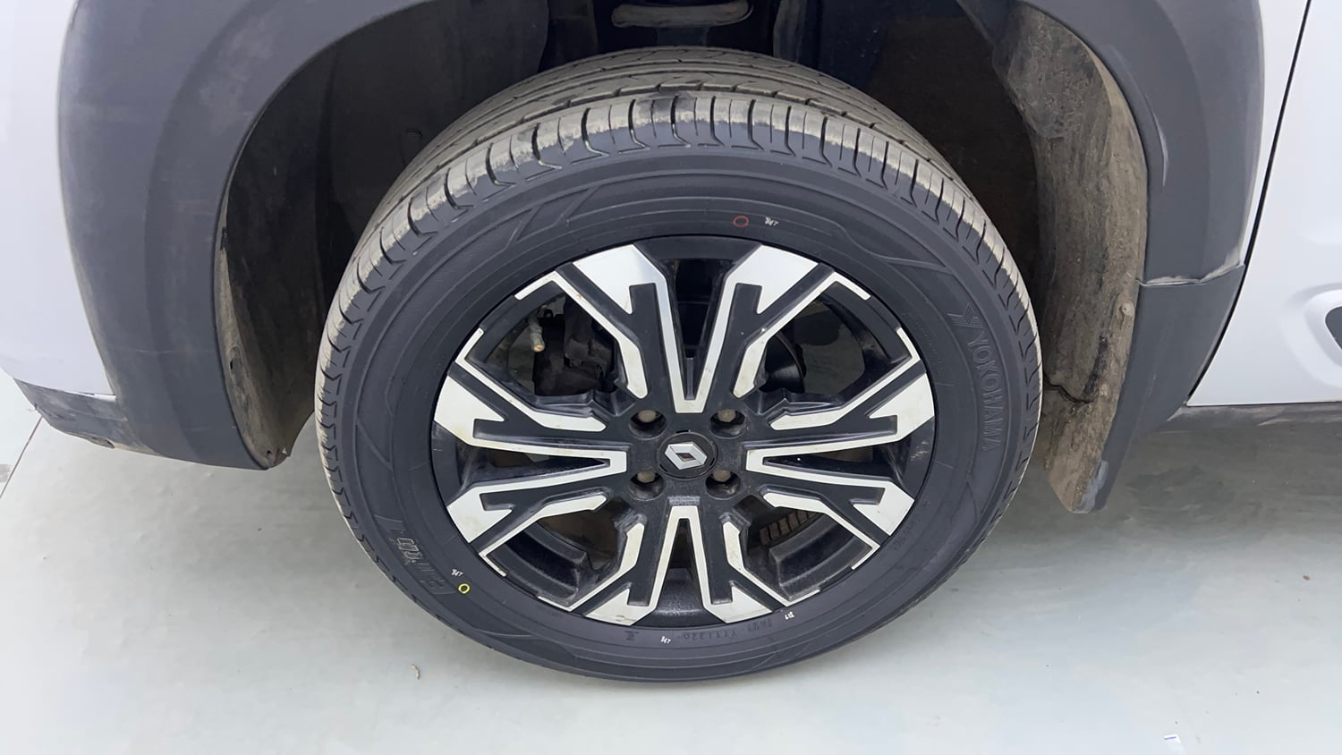 Used 2023 Renault Kiger RXZ AMT Petrol Automatic tyres LEFT FRONT TYRE RIM VIEW