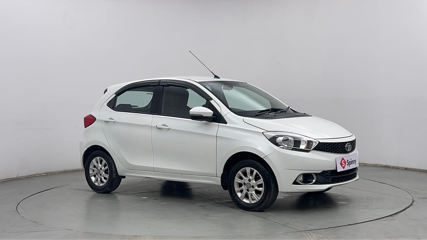 Used 2018 Tata Tiago Revotron XZ Petrol Manual exterior RIGHT FRONT CORNER VIEW