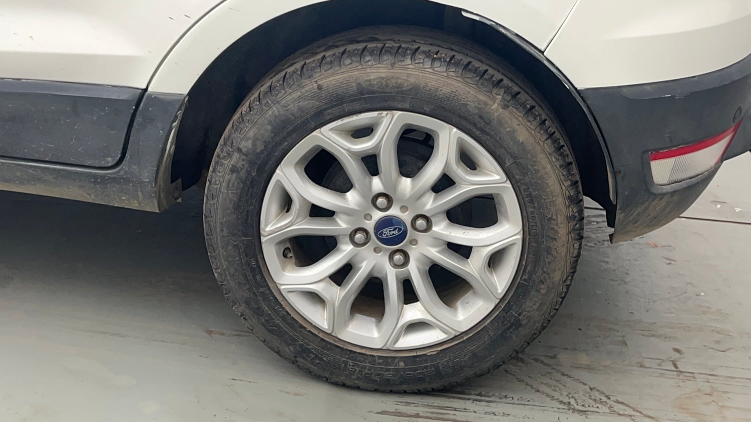 Used 2015 Ford EcoSport Titanium 1.0 Ecoboost (Opt) Petrol Manual tyres LEFT REAR TYRE RIM VIEW