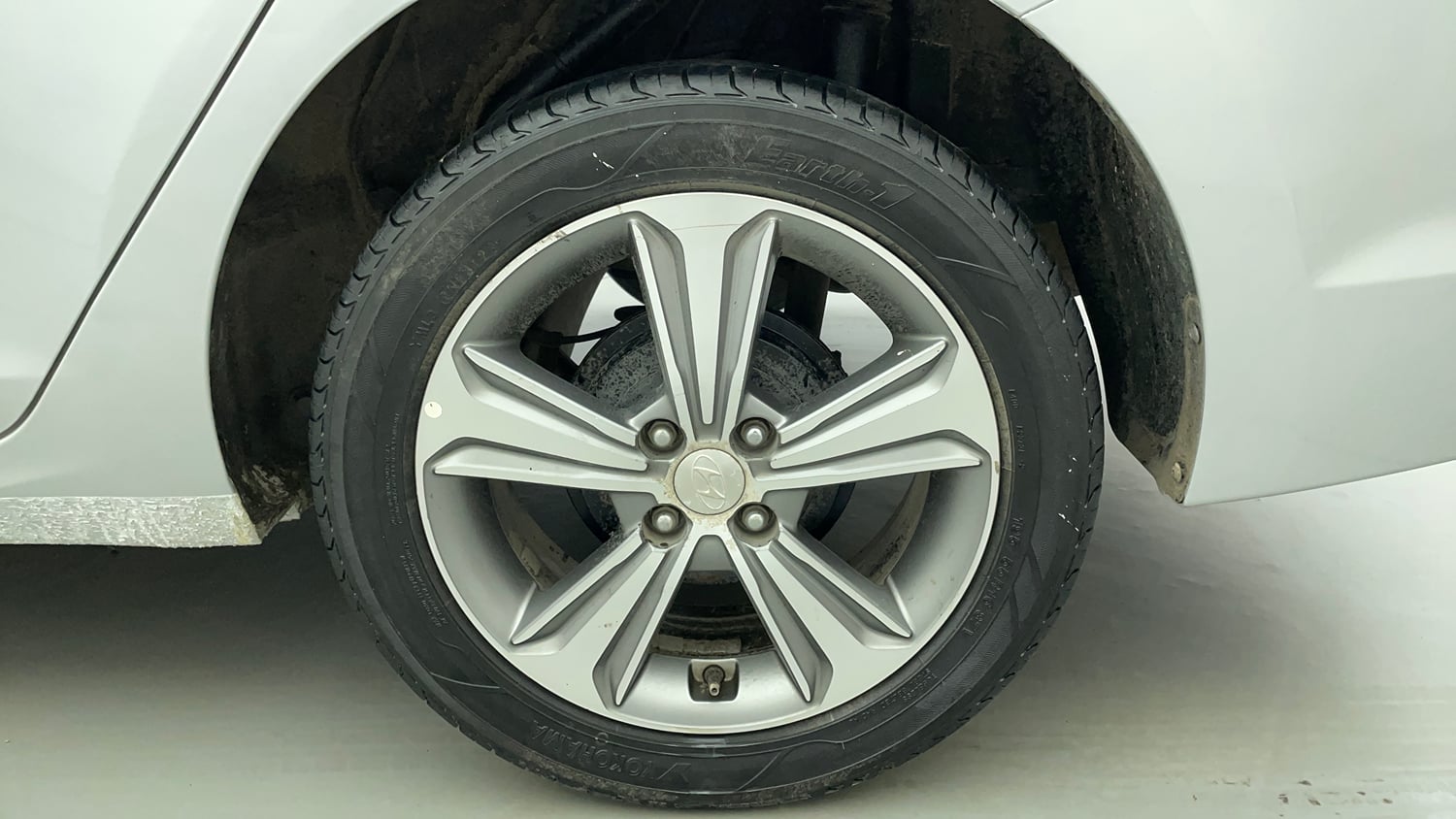 Used 2018 Hyundai Verna SX (O) 1.6 VTVT AT Petrol Automatic tyres LEFT REAR TYRE RIM VIEW