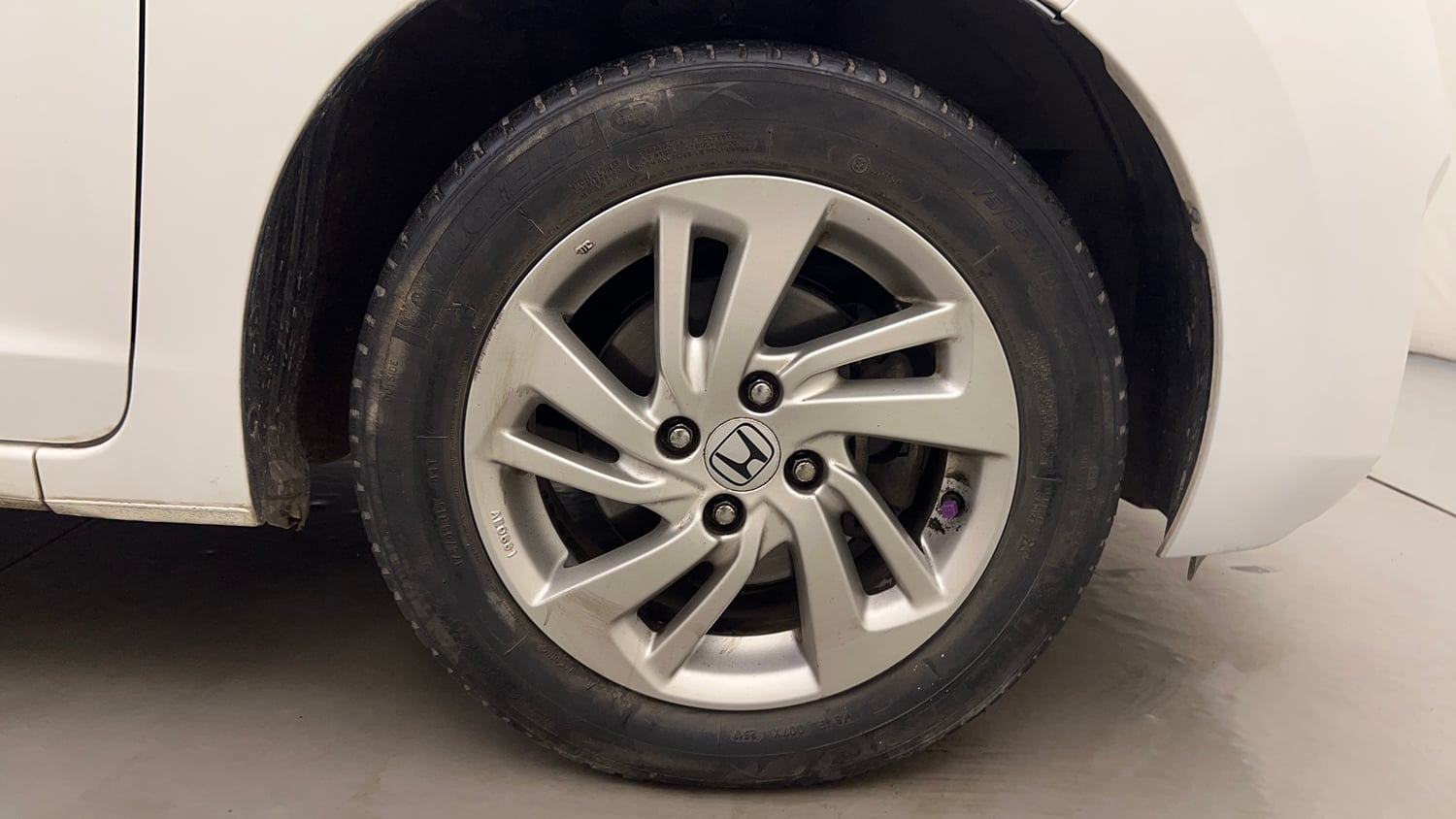 Used 2018 Honda Jazz V AT Petrol Petrol Automatic tyres RIGHT FRONT TYRE RIM VIEW