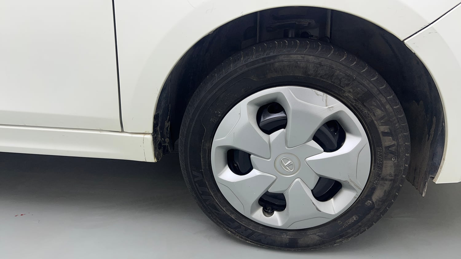 Used 2023 Tata Tiago XT (O) Petrol Manual tyres RIGHT FRONT TYRE RIM VIEW