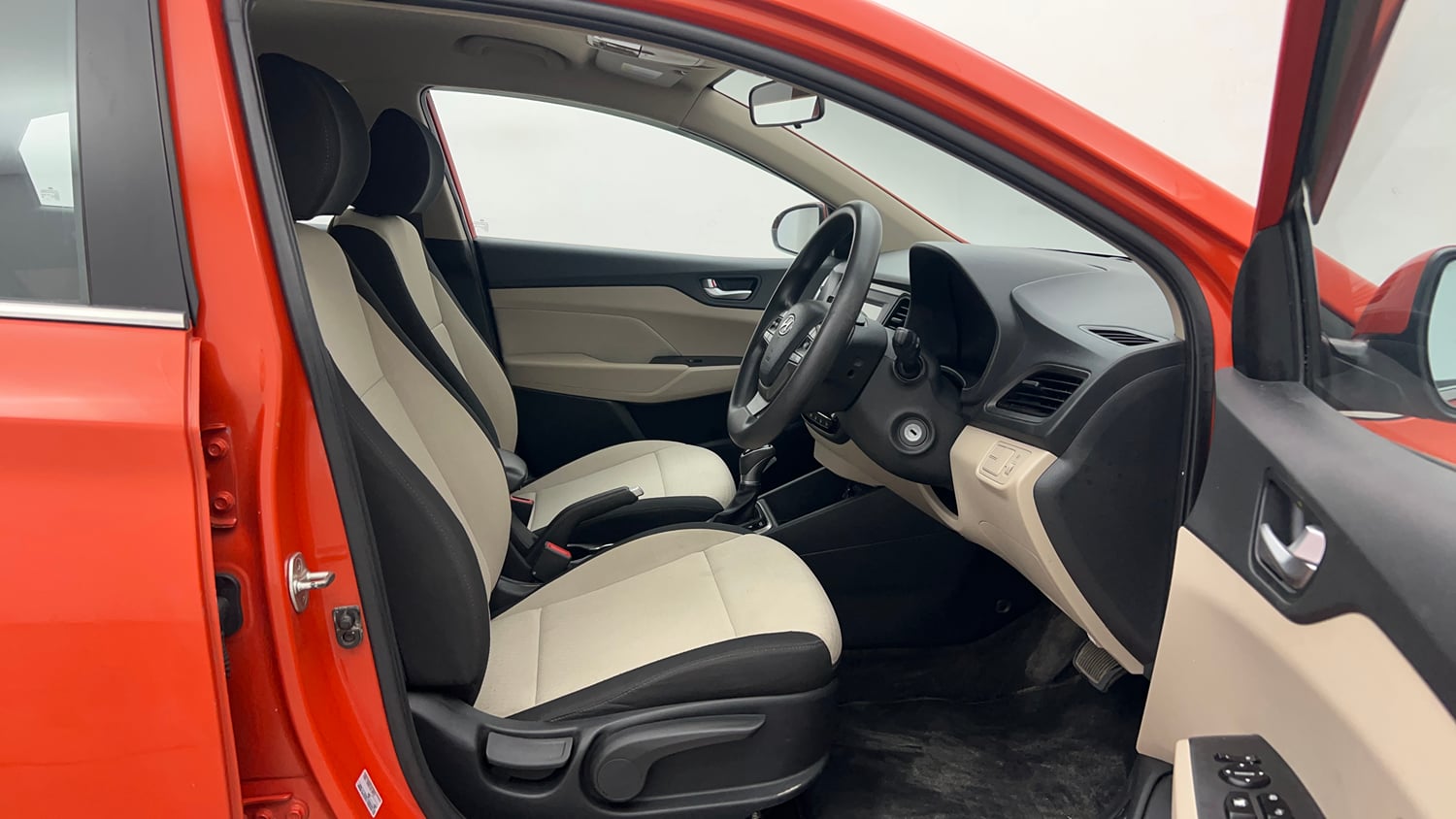 Used 2018 Hyundai Verna EX 1.6 VTVT AT Petrol Automatic interior RIGHT SIDE FRONT DOOR CABIN VIEW