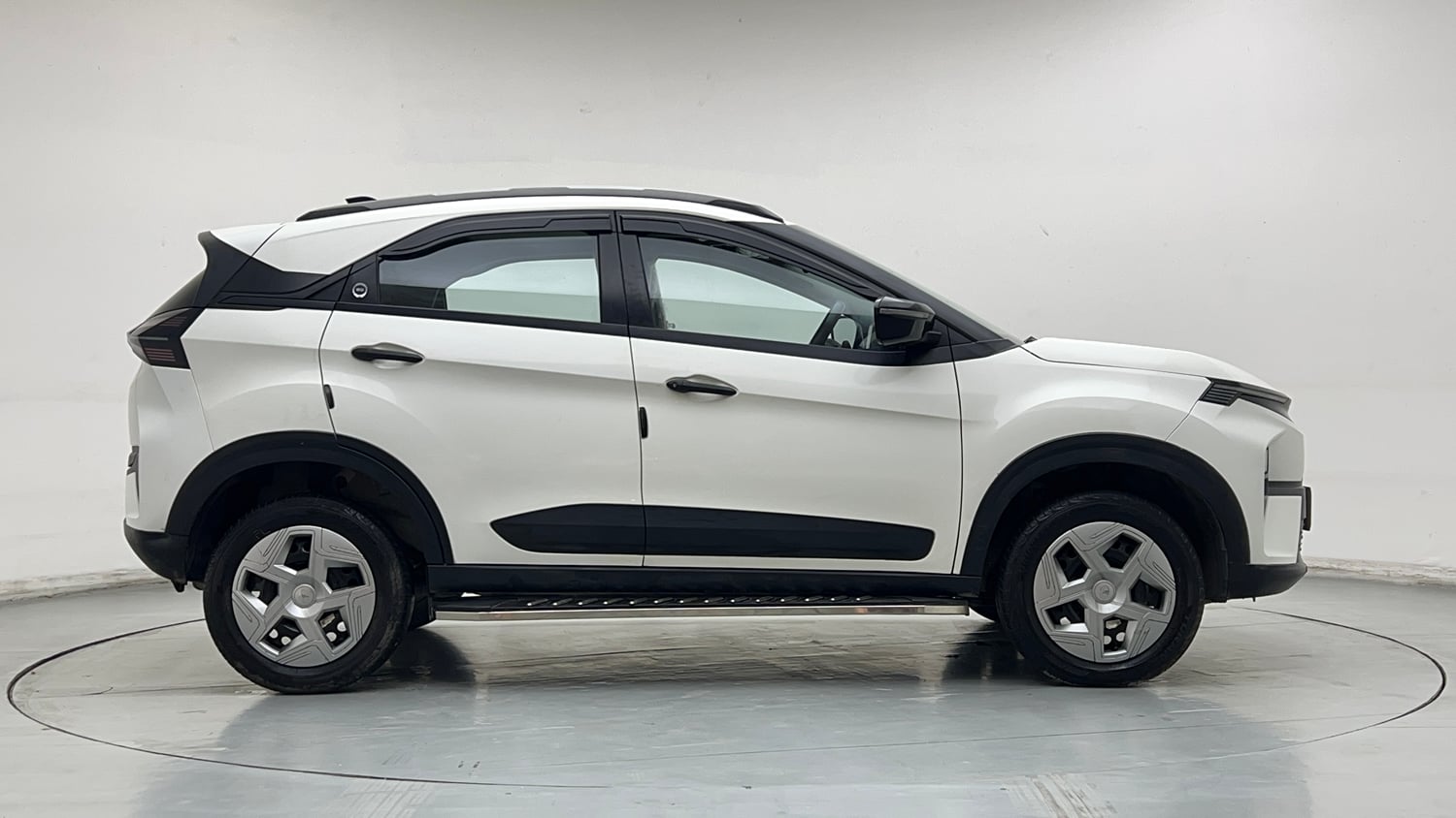Used 2024 Tata Nexon Pure (S) 1.2 Petrol 6AMT Petrol Automatic exterior RIGHT SIDE VIEW