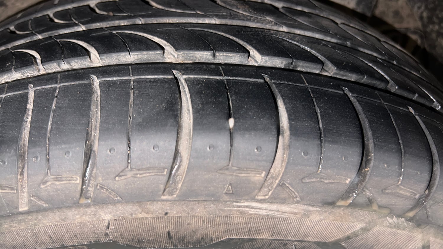 Used 2016 Hyundai Elite i20 Asta 1.2 (O) Petrol Manual tyres LEFT REAR TYRE TREAD VIEW