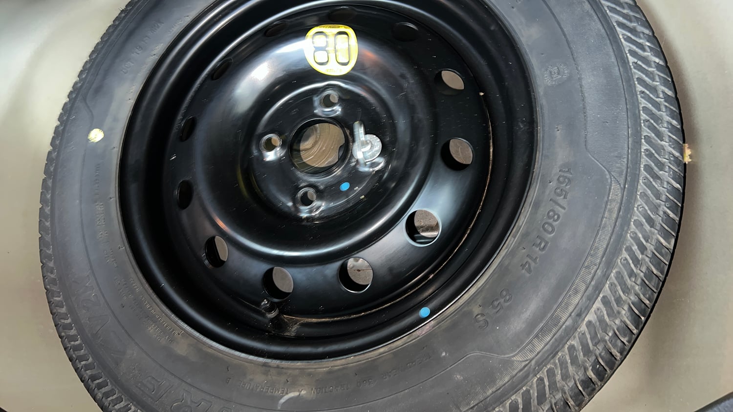 Used 2015 Maruti Suzuki Swift ZXi Petrol Manual tyres SPARE TYRE VIEW
