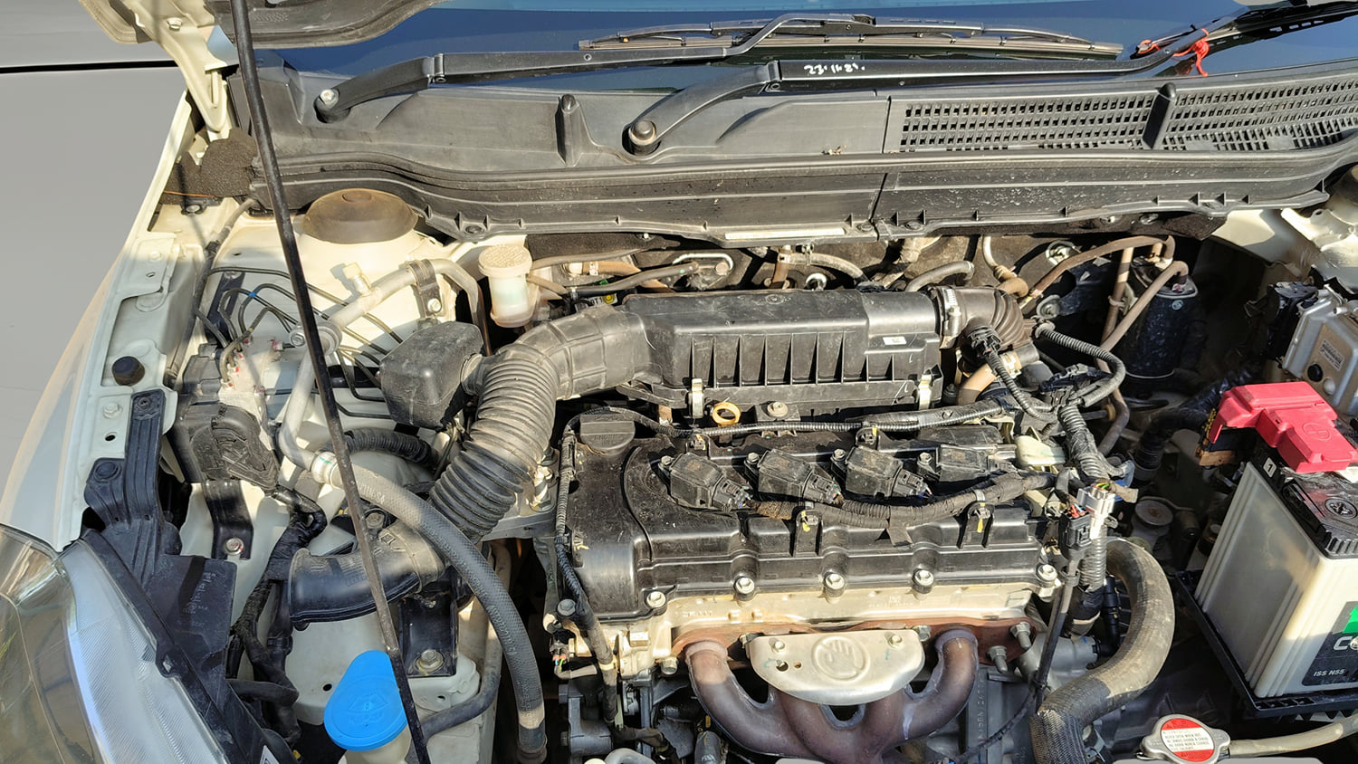 Used 2021 Maruti Suzuki S-Cross Zeta Petrol Manual engine ENGINE RIGHT SIDE HINGE & APRON VIEW