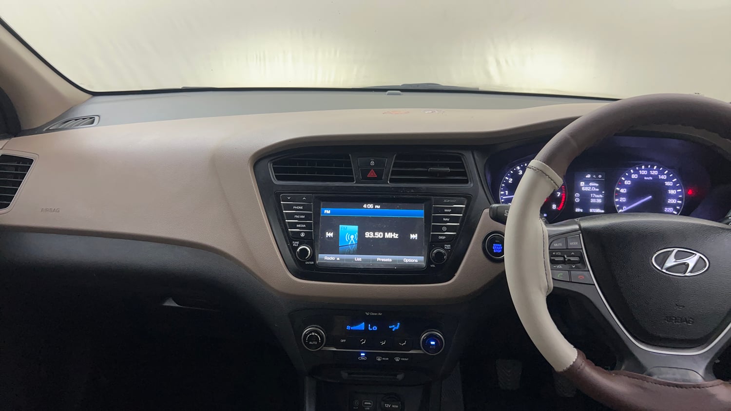 Used 2016 Hyundai Elite i20 Asta 1.2 (O) Petrol Manual interior MUSIC SYSTEM & AC CONTROL VIEW